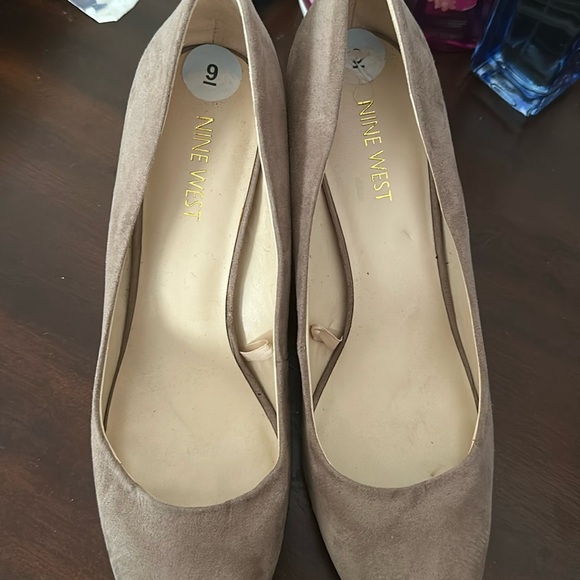 nine W. beige pointed heels - Picture 1 of 6